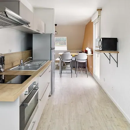 Apartament Bright Well Located In Orvault